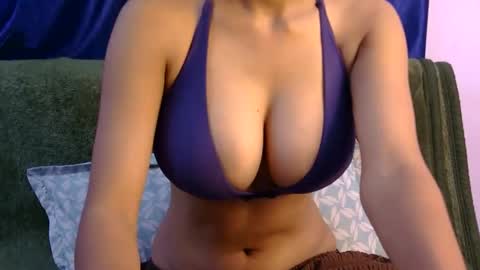 Snapshot of lolaa_darling chatting on 05-28-26, 08:22 lolaa online show from 05-28-26, 08:22