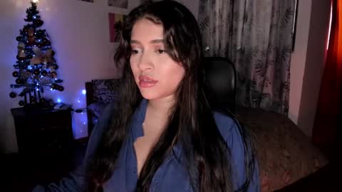 lolaasmith_21 online show from 12-19-24, 10:00