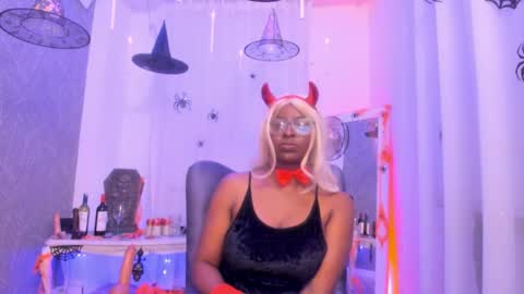 lola online show from 10-30-25, 05:20