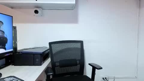 Snapshot of lolalola_12 chatting on 11-12-25, 11:58 lolalola_12 online show from 11-12-25, 11:58