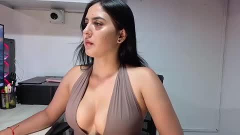 Snapshot of lolalola_12 chatting on 12-18-25, 12:27 lolalola_12 online show from 12-18-25, 12:27