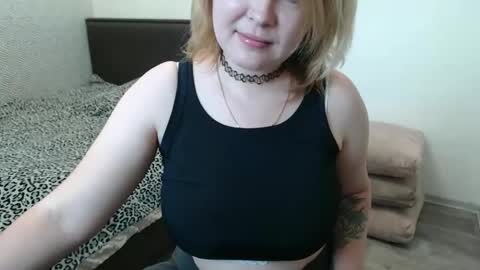 Snapshot of lolamyr chatting on 05-27-26, 07:16 kiss online show from 05-27-26, 07:16