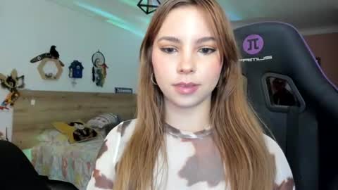 Snapshot of lolaverse chatting on 06-15-26, 04:42 Lola doll online show from 06-15-26, 04:42