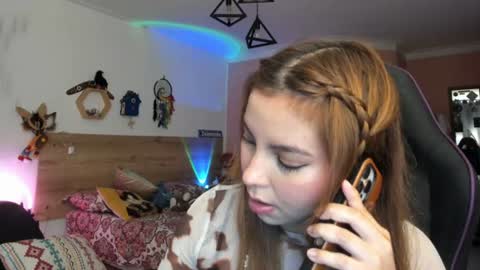 Snapshot of lolaverse chatting on 07-12-26, 04:42 Lola doll online show from 07-12-26, 04:42