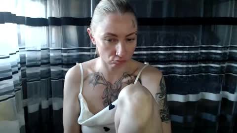 Lisa online show from 10-17-25, 06:38