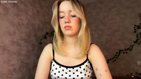 Mia online show from 04-06-26, 05:08