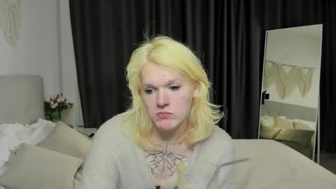 lollita online show from 04-19-26, 05:51