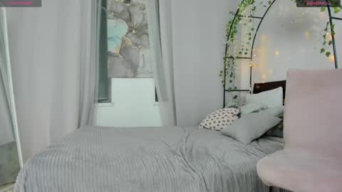 Snapshot of lollyshy__ chatting on 05-13-26, 06:16 Lolly online show from 05-13-26, 06:16