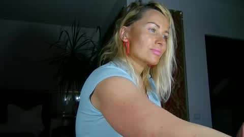 Roxy online show from 12-14-25, 02:33