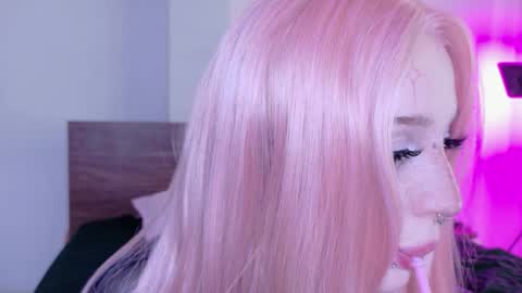 Snapshot of lolykari chatting on 06-08-26, 07:31 Kari online show from 06-08-26, 07:31