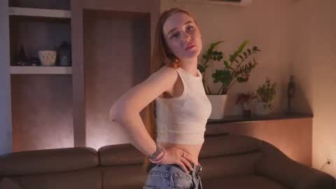 Snapshot of lonabirdon chatting on 06-11-26, 01:53 Mary online show from 06-11-26, 01:53