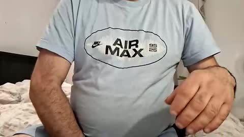 Snapshot of london_boy_35 chatting on 06-01-26, 11:06 hey you online show from 06-01-26, 11:06