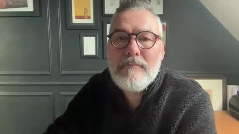 Snapshot of londongent2023 chatting on 01-19-26, 01:15 EnglishBear online show from 01-19-26, 01:15