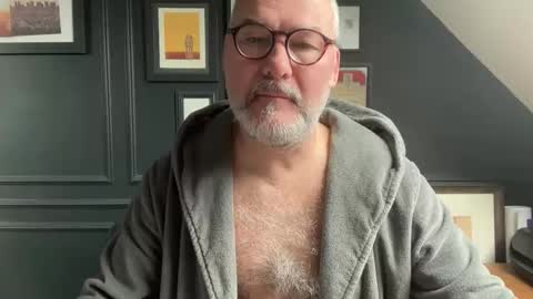 Snapshot of londongent2023 chatting on 02-20-26, 09:21 EnglishBear online show from 02-20-26, 09:21