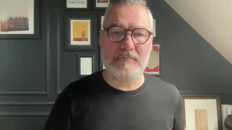 Snapshot of londongent2023 chatting on 03-04-26, 08:42 EnglishBear online show from 03-04-26, 08:42