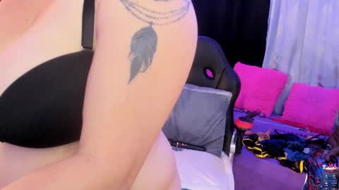 Jennifer  online show from 10-18-25, 04:19