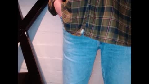 Snapshot of longleanguy9 chatting on 01-18-26, 11:52 longleanguy online show from 01-18-26, 11:52