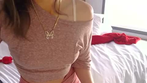 Snapshot of longlegstammy chatting on 12-21-25, 03:08 Cutenurse91 online show from 12-21-25, 03:08