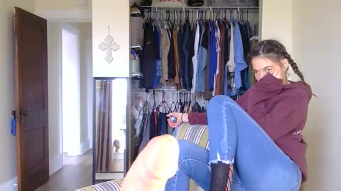 Snapshot of longlegstammy chatting on 04-30-26, 09:30 Cutenurse91 online show from 04-30-26, 09:30