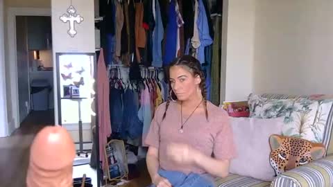 Snapshot of longlegstammy chatting on 05-06-26, 02:22 Cutenurse91 online show from 05-06-26, 02:22