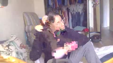 Snapshot of longlegstammy chatting on 05-10-26, 10:59 Cutenurse91 online show from 05-10-26, 10:59