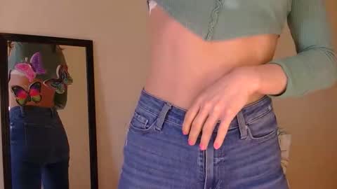 Snapshot of longlegstammy chatting on 05-14-26, 01:29 Cutenurse91 online show from 05-14-26, 01:29