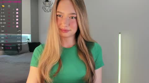 Snapshot of longoriaeva chatting on 05-27-26, 04:15 Eva online show from 05-27-26, 04:15