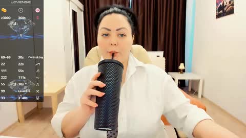 Nina online show from 02-06-25, 12:16