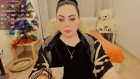 Snapshot of lonifire_7 chatting on 12-17-25, 12:44 Nina online show from 12-17-25, 12:44