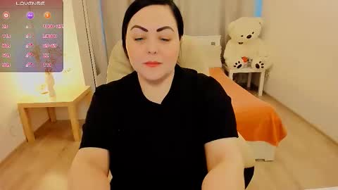 Snapshot of lonifire_7 chatting on 01-13-26, 12:43 Nina online show from 01-13-26, 12:43