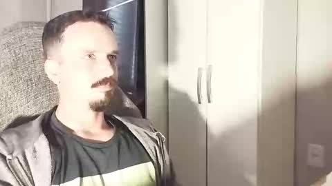 Snapshot of lookaz4010 chatting on 10-07-25, 01:52 Lucas online show from 10-07-25, 01:52