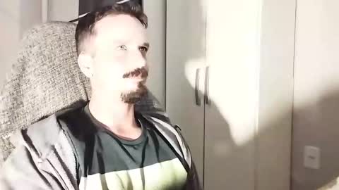 Snapshot of lookaz4010 chatting on 10-11-25, 06:39 Lucas online show from 10-11-25, 06:39