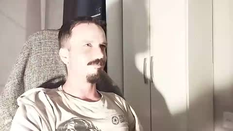 Snapshot of lookaz4010 chatting on 10-15-25, 07:14 Lucas online show from 10-15-25, 07:14