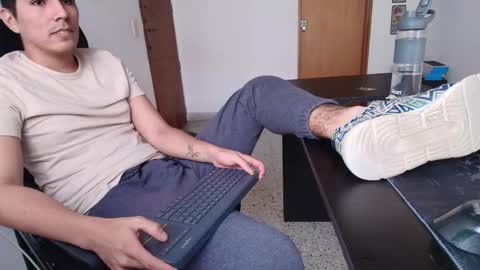 looki 16 online show from 10-17-25, 04:31