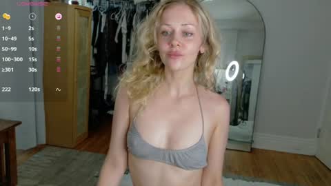 Snapshot of looking444love888 chatting on 07-07-26, 11:31 Elanor online show from 07-07-26, 11:31