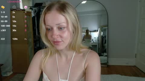 Snapshot of looking444love888 chatting on 07-10-26, 12:04 Elanor online show from 07-10-26, 12:04