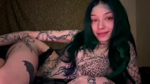 Snapshot of lookingforlona chatting on 12-22-25, 02:36 lookingforlona online show from 12-22-25, 02:36