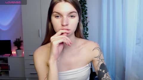 Snapshot of lookluna chatting on 11-21-25, 09:08 Luna online show from 11-21-25, 09:08