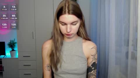 Snapshot of lookluna chatting on 11-24-25, 12:49 Luna online show from 11-24-25, 12:49