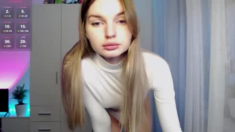 Snapshot of lookluna chatting on 11-27-25, 07:43 Luna online show from 11-27-25, 07:43