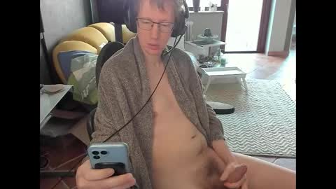 Snapshot of loomie chatting on 03-20-26, 08:41 loomie online show from 03-20-26, 08:41