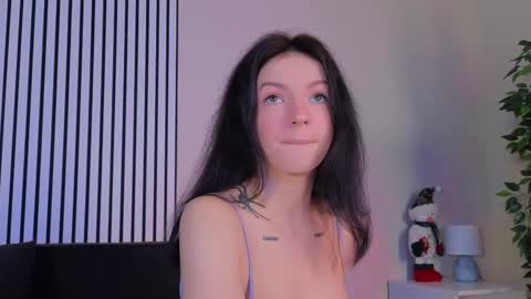 Snapshot of loonacom chatting on 11-27-25, 08:22 Luna online show from 11-27-25, 08:22