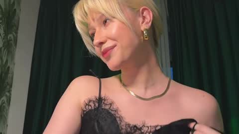 Lora heil online show from 04-09-26, 03:28