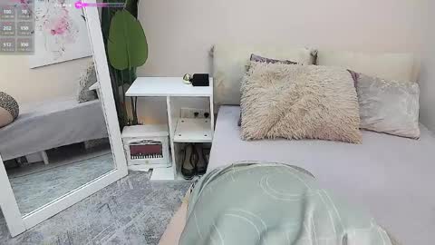 Lora online show from 03-31-26, 08:59