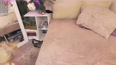 Snapshot of lorabigass chatting on 07-20-26, 10:39 Lora online show from 07-20-26, 10:39