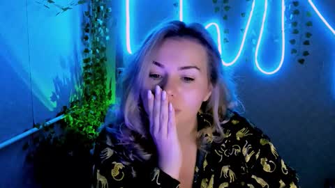 Lora online show from 09-29-25, 02:38