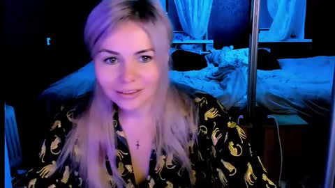 Lora online show from 10-17-25, 02:26