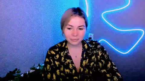 Lora online show from 01-08-26, 02:58