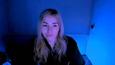 Lora online show from 04-14-26, 02:17