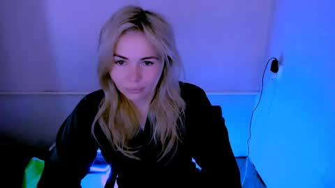 Snapshot of loraboyar chatting on 04-30-26, 02:40 Lora online show from 04-30-26, 02:40